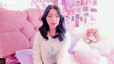 Snapshot of natalie_jaensen chatting on 02-14-25, 02:33       online show from 02-14-25, 02:33