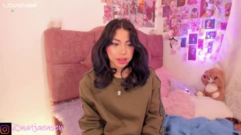 Snapshot of natalie_jaensen chatting on 02-17-25, 09:46       online show from 02-17-25, 09:46