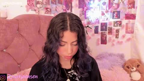 Snapshot of natalie_jaensen chatting on 02-18-25, 11:30       online show from 02-18-25, 11:30