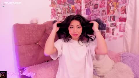 Snapshot of natalie_jaensen chatting on 03-01-25, 10:13       online show from 03-01-25, 10:13