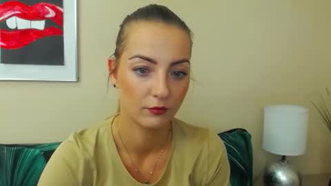 Snapshot of natalie_live chatting on 10-29-25, 07:21 NatalieSexy online show from 10-29-25, 07:21