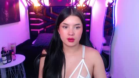 Snapshot of natalie_loffreda chatting on 05-19-26, 09:10 natalie online show from 05-19-26, 09:10
