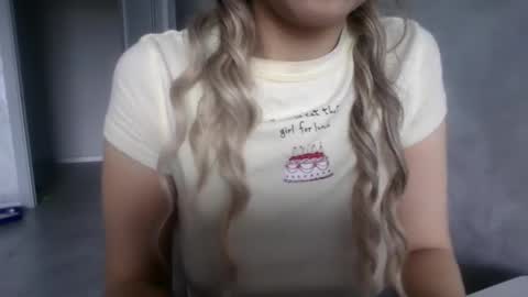 Snapshot of nataliexo111 chatting on 12-14-25, 11:04 Natali online show from 12-14-25, 11:04