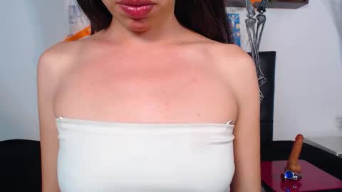 Snapshot of nataliiagp chatting on 10-11-25, 04:44 Natalia  online show from 10-11-25, 04:44