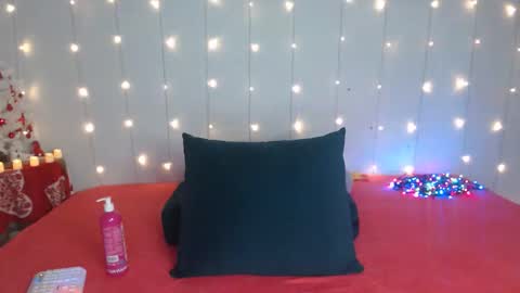 Snapshot of natalilanude chatting on 12-19-25, 06:15 Ntl Age online show from 12-19-25, 06:15