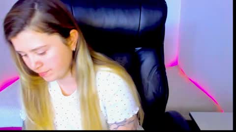 Snapshot of natalisecret chatting on 05-09-26, 09:36 natalisecret online show from 05-09-26, 09:36
