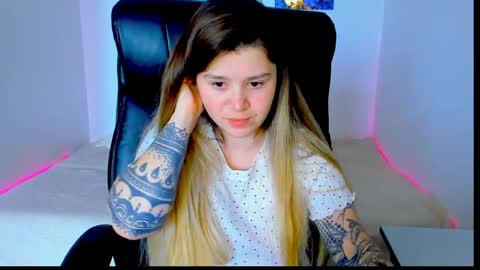 Snapshot of natalisecret chatting on 05-16-26, 11:20 natalisecret online show from 05-16-26, 11:20