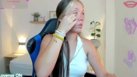 Snapshot of nataly_rodri chatting on 05-09-26, 03:45 Nataly online show from 05-09-26, 03:45