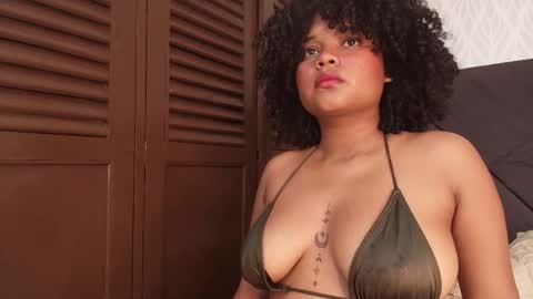 Snapshot of nataly_velez chatting on 02-23-25, 10:09 Naty online show from 02-23-25, 10:09