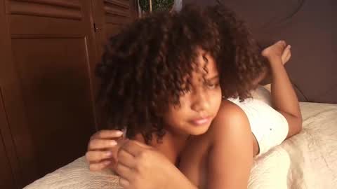 Snapshot of nataly_velez chatting on 02-25-25, 01:20 Naty online show from 02-25-25, 01:20