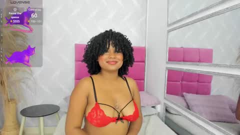 Snapshot of nataly_velez chatting on 03-08-25, 04:06 Naty online show from 03-08-25, 04:06
