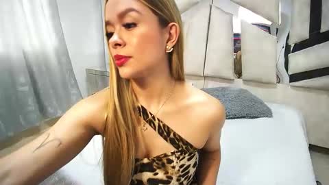 Snapshot of natalyefoster chatting on 12-07-24, 05:53 Natalye foster online show from 12-07-24, 05:53