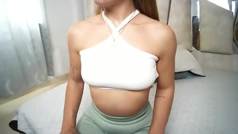 Snapshot of natalyefoster chatting on 01-02-25, 07:07 Natalye foster online show from 01-02-25, 07:07