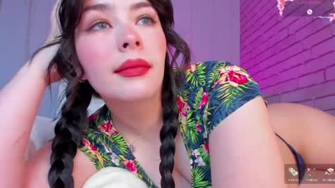 Snapshot of natalyhayes chatting on 05-15-26, 12:01 Nataly online show from 05-15-26, 12:01