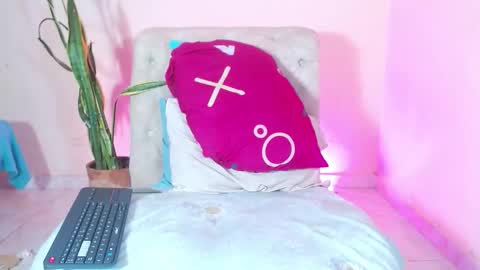 Snapshot of natasha_jm chatting on 02-14-26, 11:23 Natasha online show from 02-14-26, 11:23