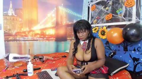 Snapshot of natashajimenez chatting on 10-31-25, 07:59 Natasha January 13 my Birthday online show from 10-31-25, 07:59
