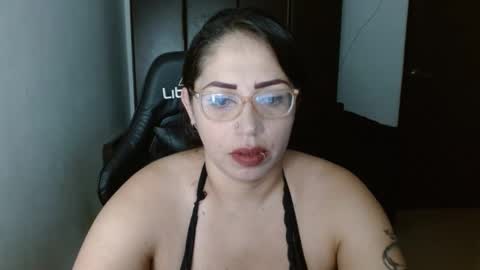 Snapshot of natashasmithe chatting on 02-13-25, 12:32 Natasha Smithe  online show from 02-13-25, 12:32