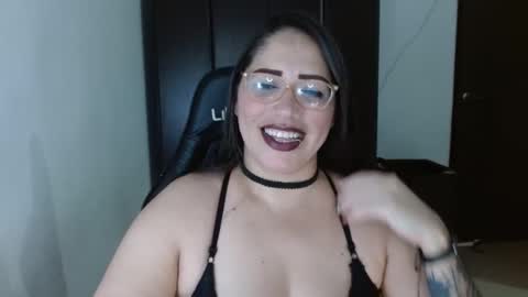 Snapshot of natashasmithe chatting on 10-13-25, 08:42 Natasha Smithe  online show from 10-13-25, 08:42