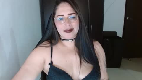 Snapshot of natashasmithe chatting on 10-16-25, 01:06 Natasha Smithe  online show from 10-16-25, 01:06