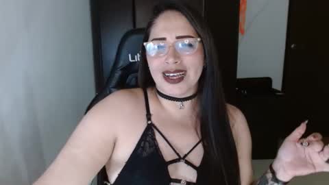 Snapshot of natashasmithe chatting on 10-17-25, 01:31 Natasha Smithe  online show from 10-17-25, 01:31