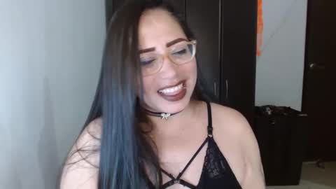 Snapshot of natashasmithe chatting on 10-19-25, 07:36 Natasha Smithe  online show from 10-19-25, 07:36