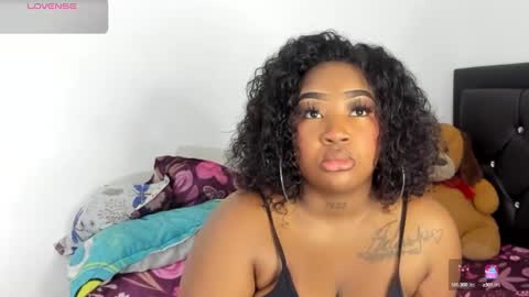 Snapshot of natassha_brown chatting on 12-31-24, 12:04 Natassha  online show from 12-31-24, 12:04