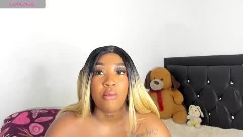 Snapshot of natassha_brown chatting on 02-14-25, 01:23 Natassha  online show from 02-14-25, 01:23