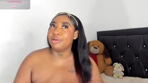 Snapshot of natassha_brown chatting on 02-19-25, 02:55 Natassha  online show from 02-19-25, 02:55