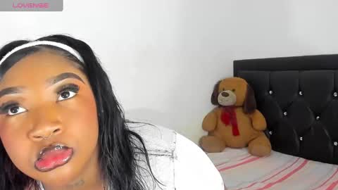 Snapshot of natassha_brown chatting on 02-25-25, 10:37 Natassha  online show from 02-25-25, 10:37