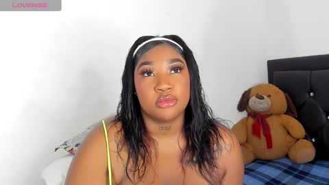 Snapshot of natassha_brown chatting on 03-05-25, 12:05 Natassha  online show from 03-05-25, 12:05