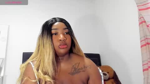 Snapshot of natassha_brown chatting on 03-11-25, 11:23 Natassha  online show from 03-11-25, 11:23