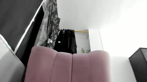 Snapshot of nathalia_hottman chatting on 11-25-25, 04:40 NATHALIA online show from 11-25-25, 04:40