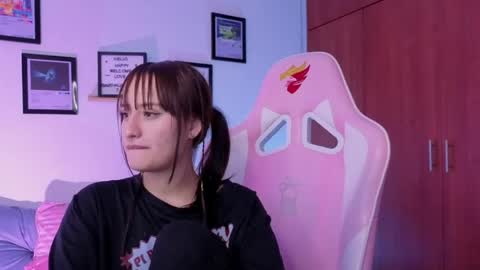 Nathalia Ramirez online show from 04-15-26, 09:49