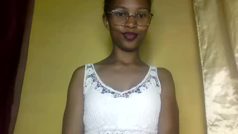 Snapshot of nathalie004 chatting on 09-12-25, 06:57 nathalie004 online show from 09-12-25, 06:57