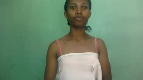 Snapshot of nathalie004 chatting on 10-07-25, 07:49 nathalie004 online show from 10-07-25, 07:49