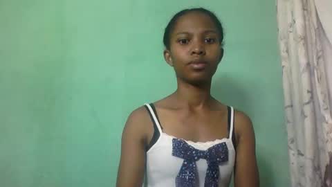 Snapshot of nathalie004 chatting on 10-16-25, 05:19 nathalie004 online show from 10-16-25, 05:19