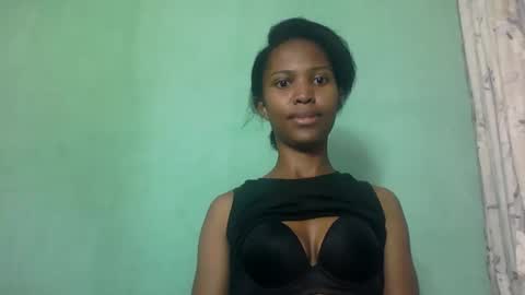 Snapshot of nathalie004 chatting on 10-17-25, 06:27 nathalie004 online show from 10-17-25, 06:27