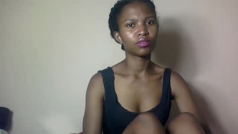 Snapshot of nathalie004 chatting on 11-05-25, 07:08 nathalie004 online show from 11-05-25, 07:08