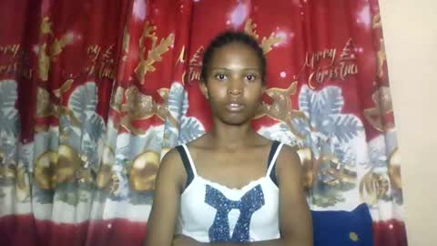 Snapshot of nathalie004 chatting on 11-26-25, 08:04 nathalie004 online show from 11-26-25, 08:04