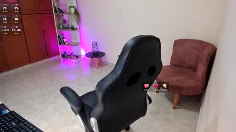 NATHALIE online show from 12-18-25, 01:06