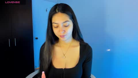 Snapshot of nathalie_rose chatting on 12-22-24, 11:54 Nathalie online show from 12-22-24, 11:54