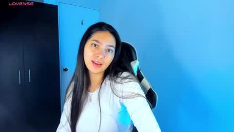 Snapshot of nathalie_rose chatting on 12-23-24, 12:19 Nathalie online show from 12-23-24, 12:19