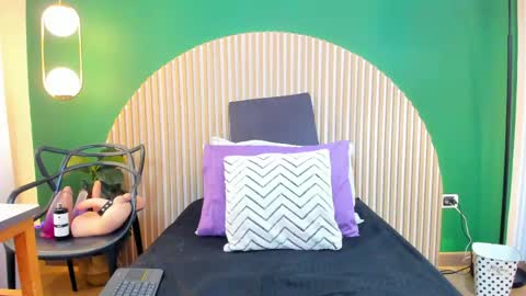 nathalie rossel online show from 04-15-26, 08:20