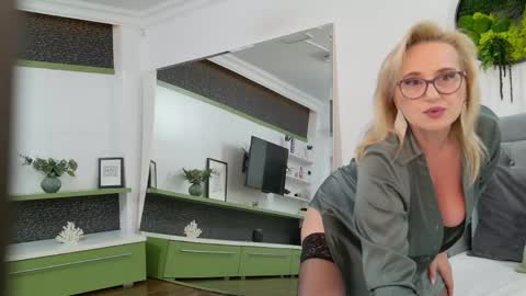 Nathalie online show from 04-18-26, 12:25