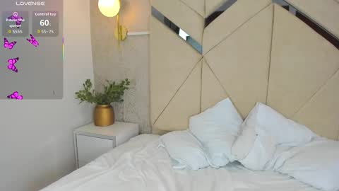 Snapshot of nathalieross1 chatting on 12-04-25, 11:46 Nathalie Ross online show from 12-04-25, 11:46