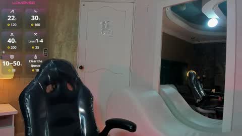 Snapshot of nathalyleen chatting on 11-02-25, 08:33 online show from 11-02-25, 08:33