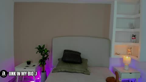 Snapshot of nathalyn05 chatting on 06-06-26, 10:42 NATHALY online show from 06-06-26, 10:42