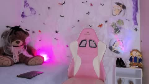 nathy_rosales online show from 10-15-25, 06:02