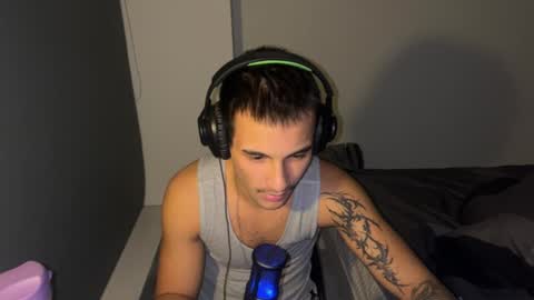 Snapshot of native_boy2 chatting on 03-10-26, 02:44 native_boy2 online show from 03-10-26, 02:44