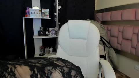 Snapshot of natsuki_09 chatting on 02-13-25, 04:32 Nat  online show from 02-13-25, 04:32